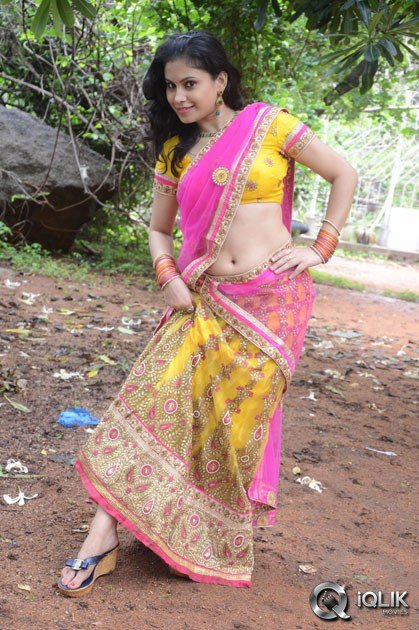 Sumi-Ghosh-At-Lovers-Park-Movie-Opening